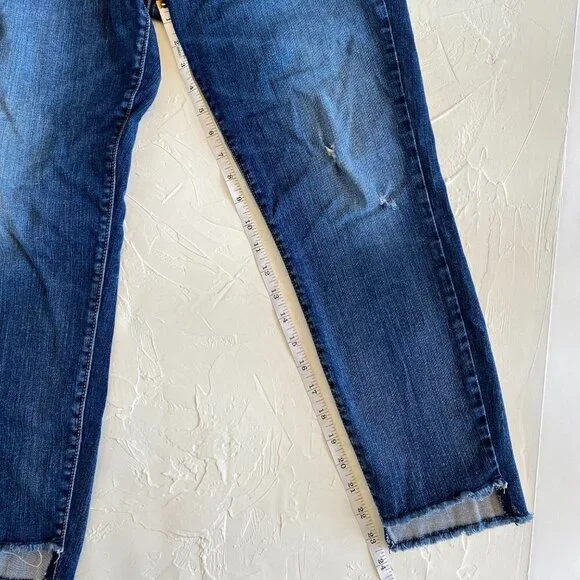SILVER Jeans Avery Skinny Crop. Medium Wash with Raw Hems and Distressing - Picture 6 of 12